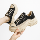 Zapato con alza de suela gruesa
